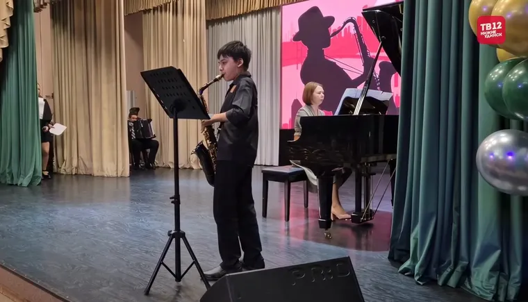 музыкалка 8 марта.mp4_snapshot_01.04.095