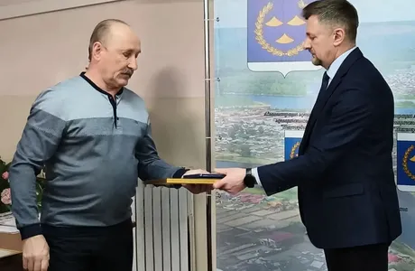 Вречение медали Отец солдата Сергею Шевцову