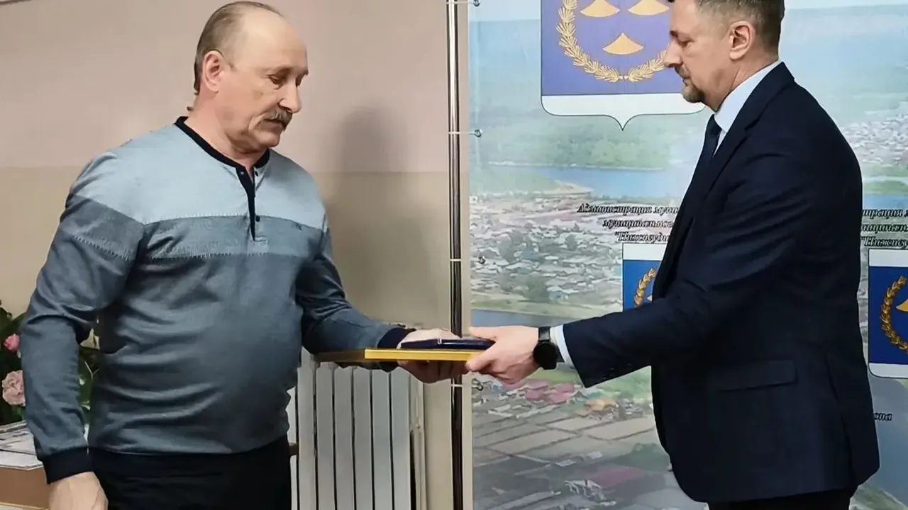 Вречение медали Отец солдата Сергею Шевцову