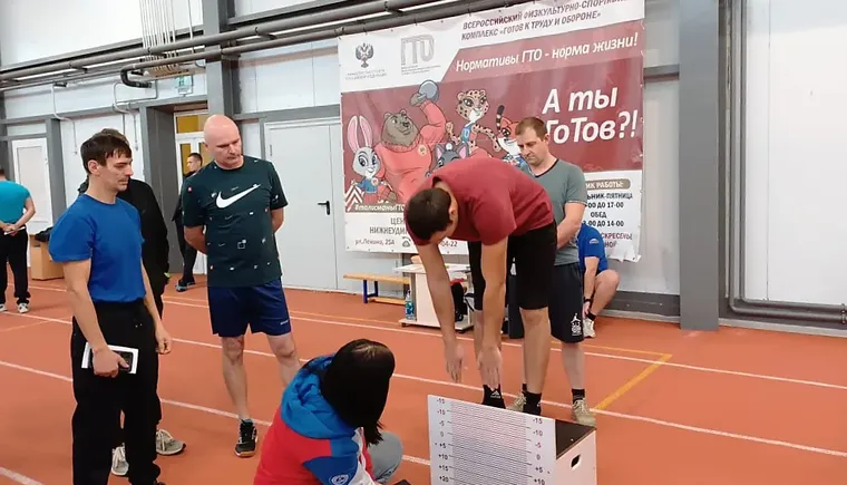 Сотрудники МЧС сдают нормативы ГТО