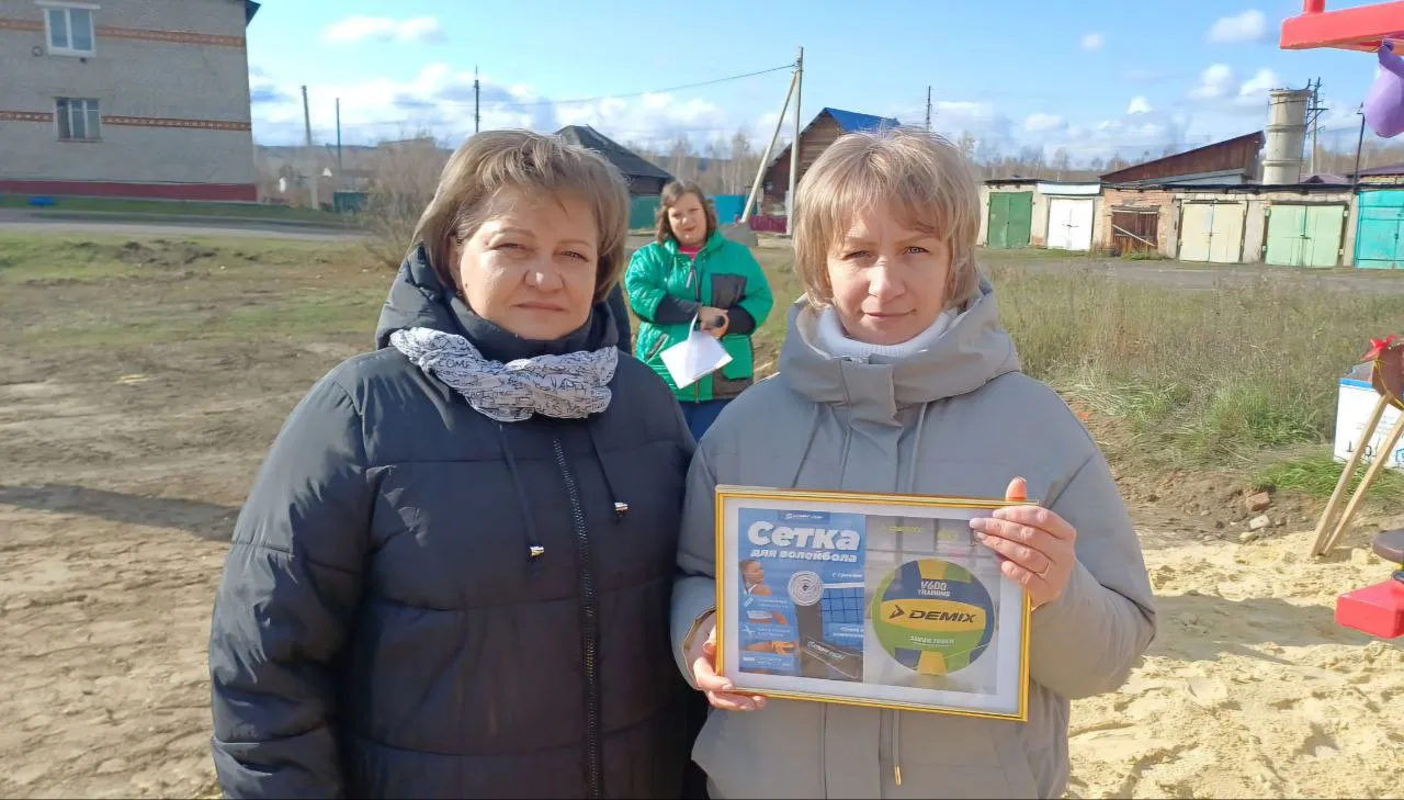 Председатель Думы города Нижнеудинска Елена Яблочкина и старшая по дому Ольга Морозова