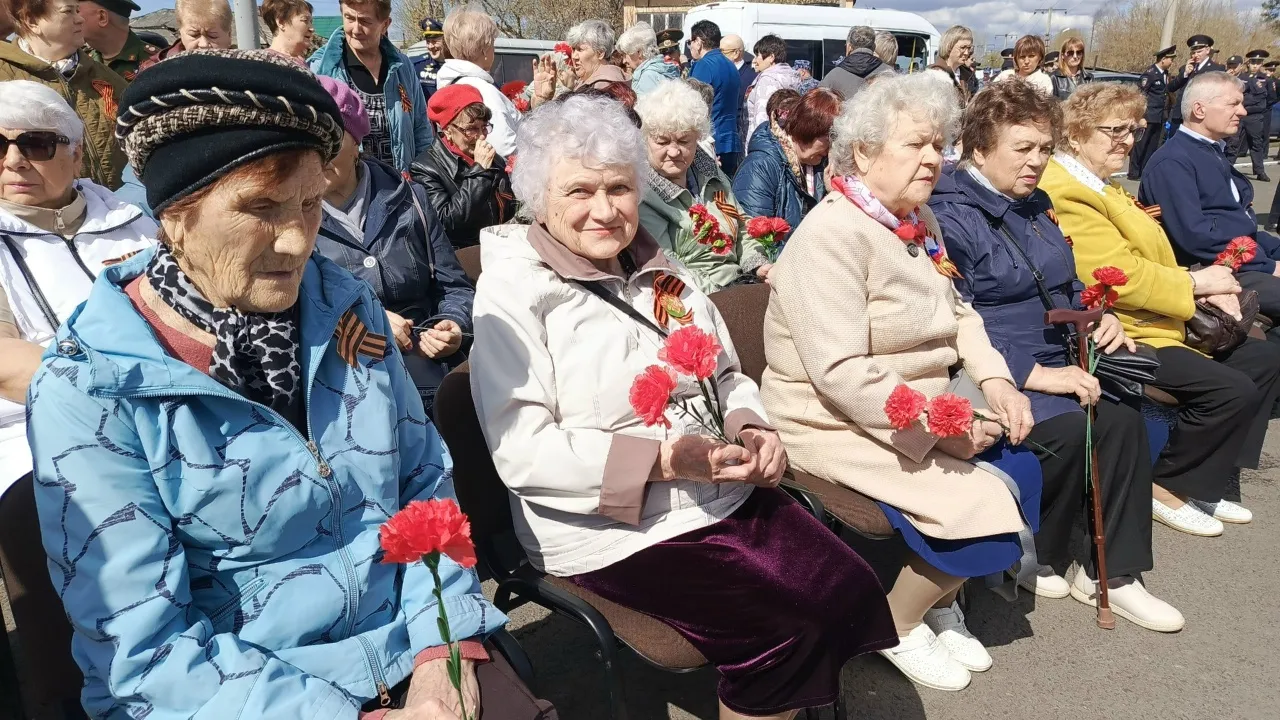 Торжественный митинг у памятника Скорбящей матери