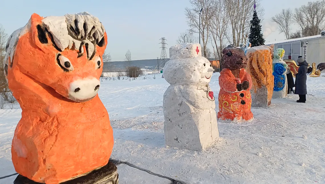 Снежные фигуры в парке "Прибрежный"