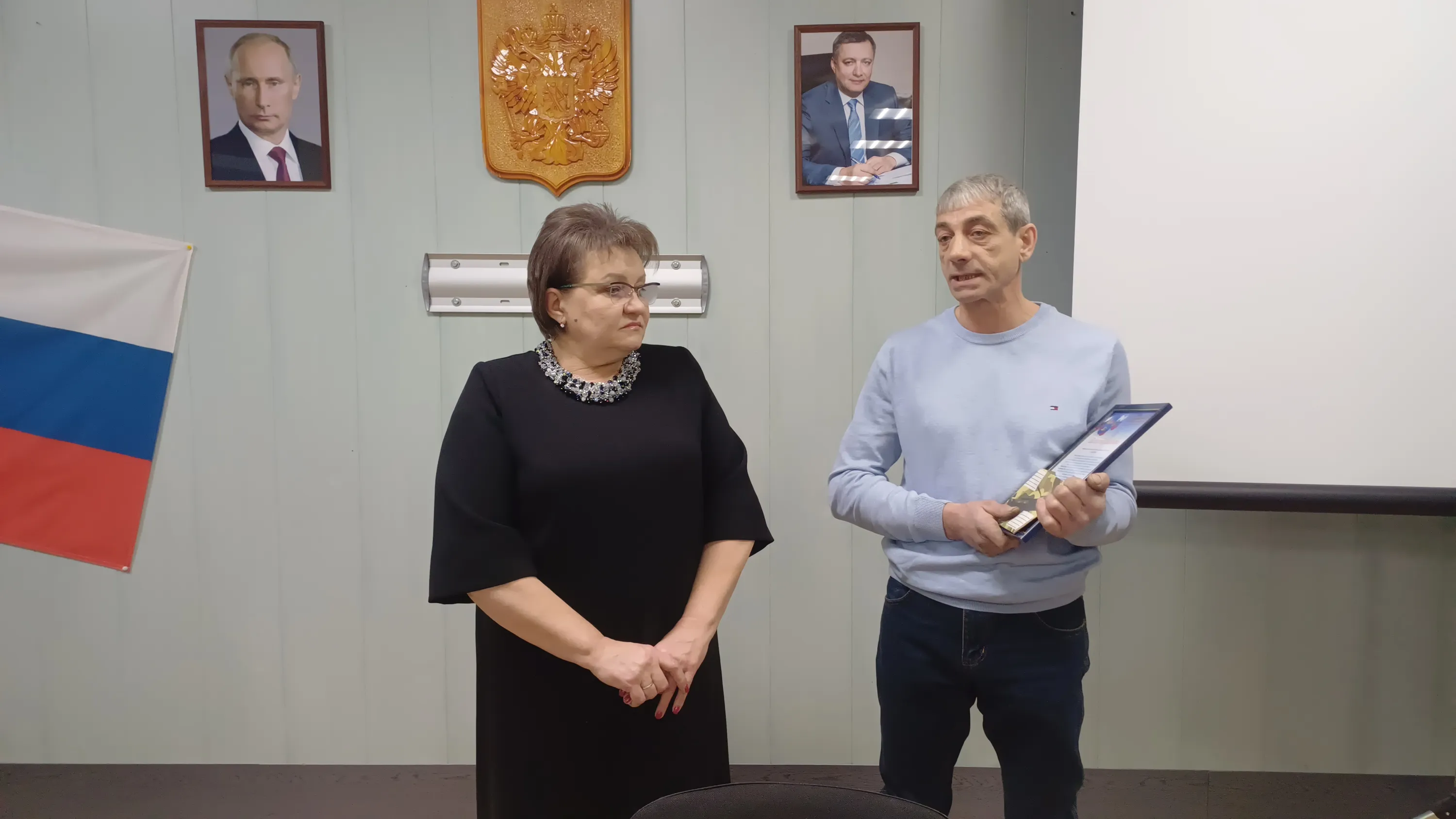 Председатель Думы Нижнеудинского МО Елена Яблочкина и руководитель группы "Сибиряк" Николай Виноградов